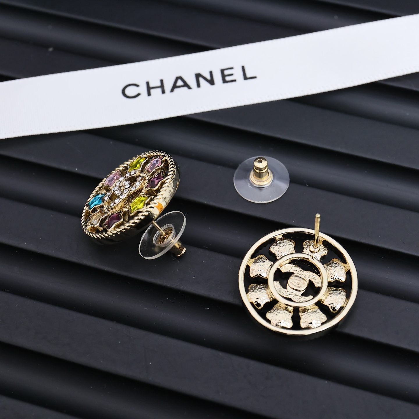 [TOP] CHANEL Earrings- Gold