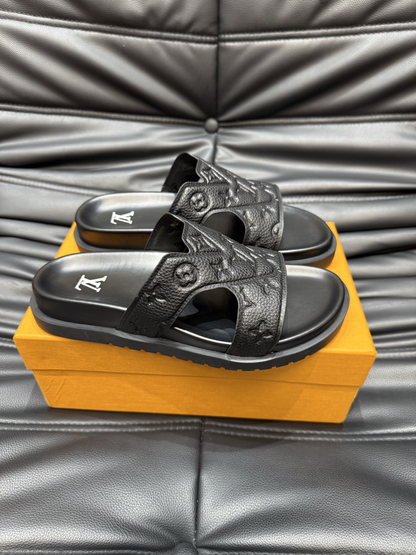 [TOP] Louis Vuitton LV Men's Leather Slides - 3 Color