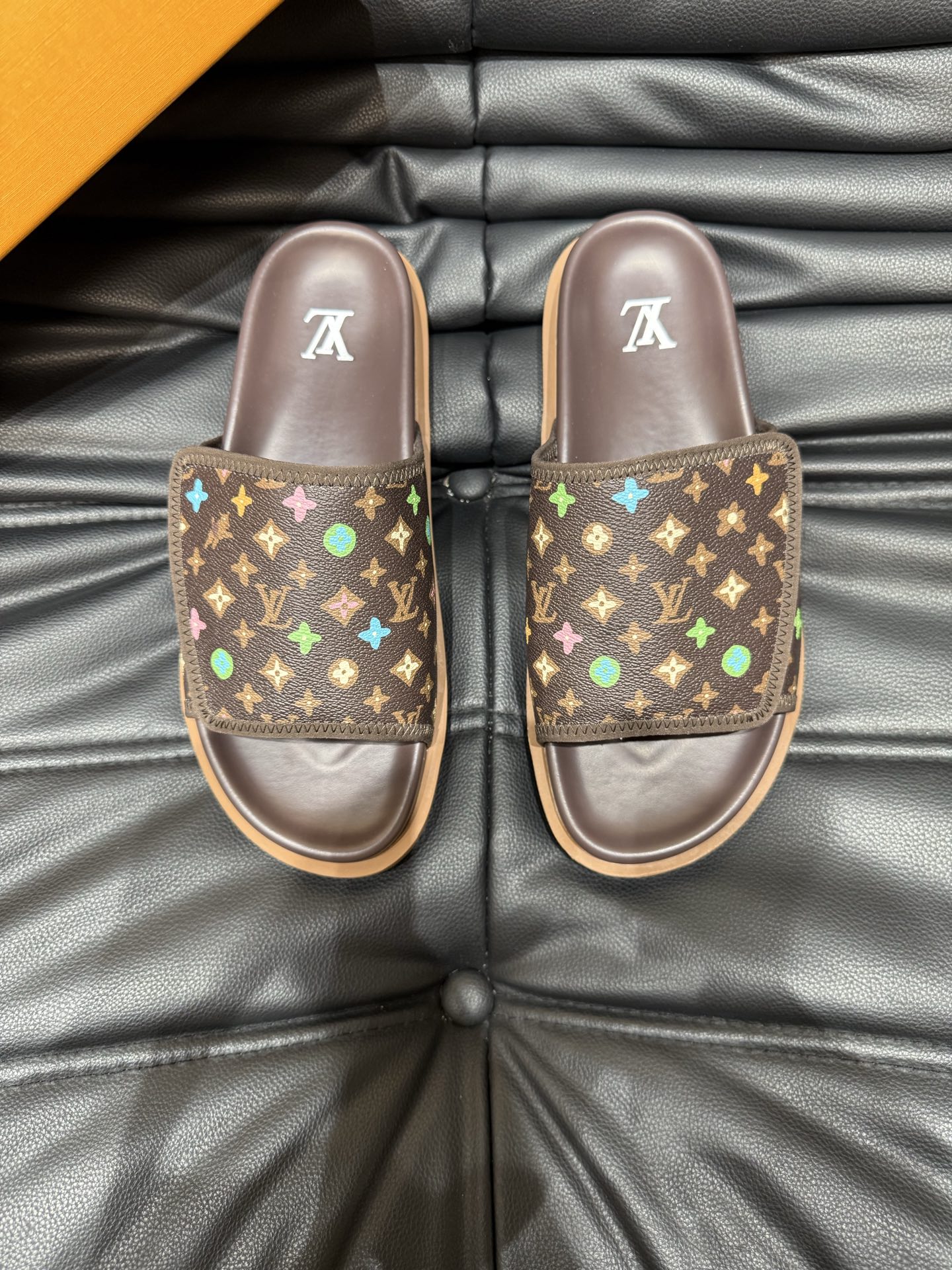 [TOP] Louis Vuitton LV Men's Leather Slides - 6 Color