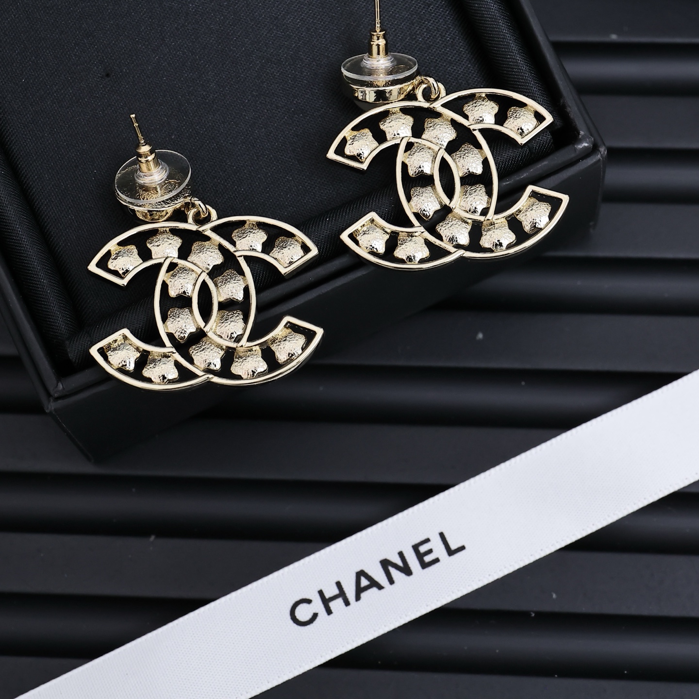 [TOP] CHANEL Earrings- Gold