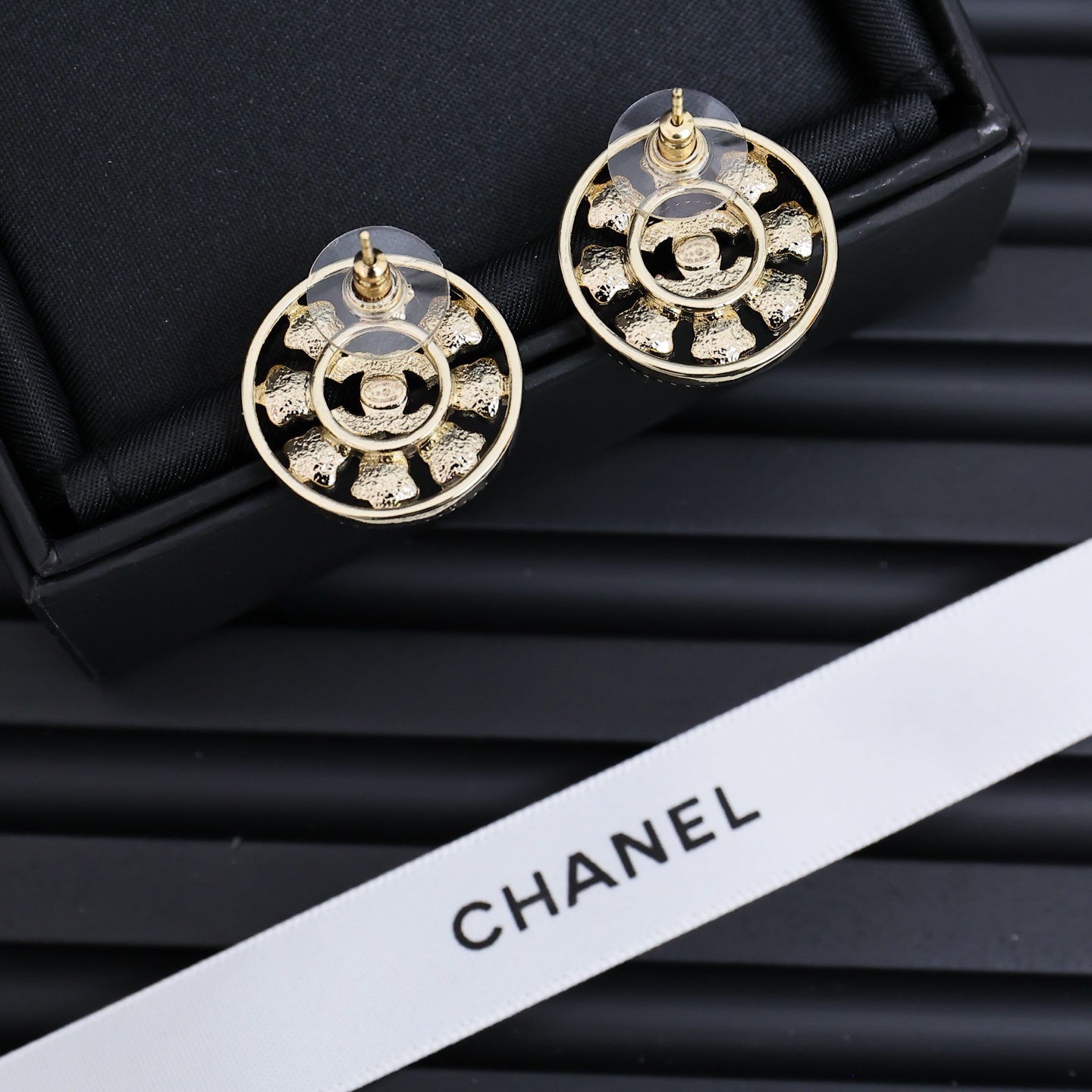 [TOP] CHANEL Earrings- Gold