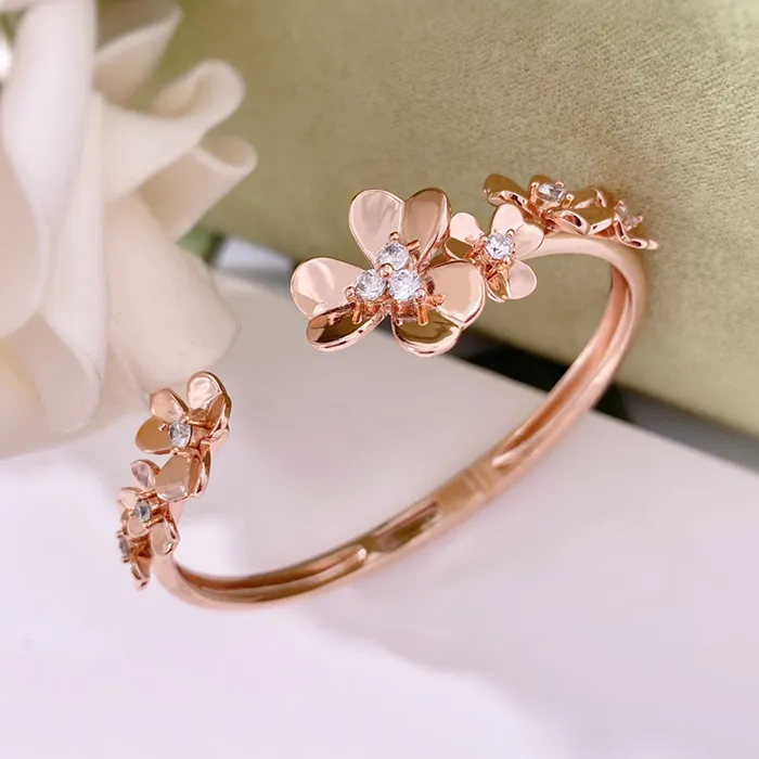 [TOP] Van Cleef & Arpels VCA Bracelet - 3 Colors