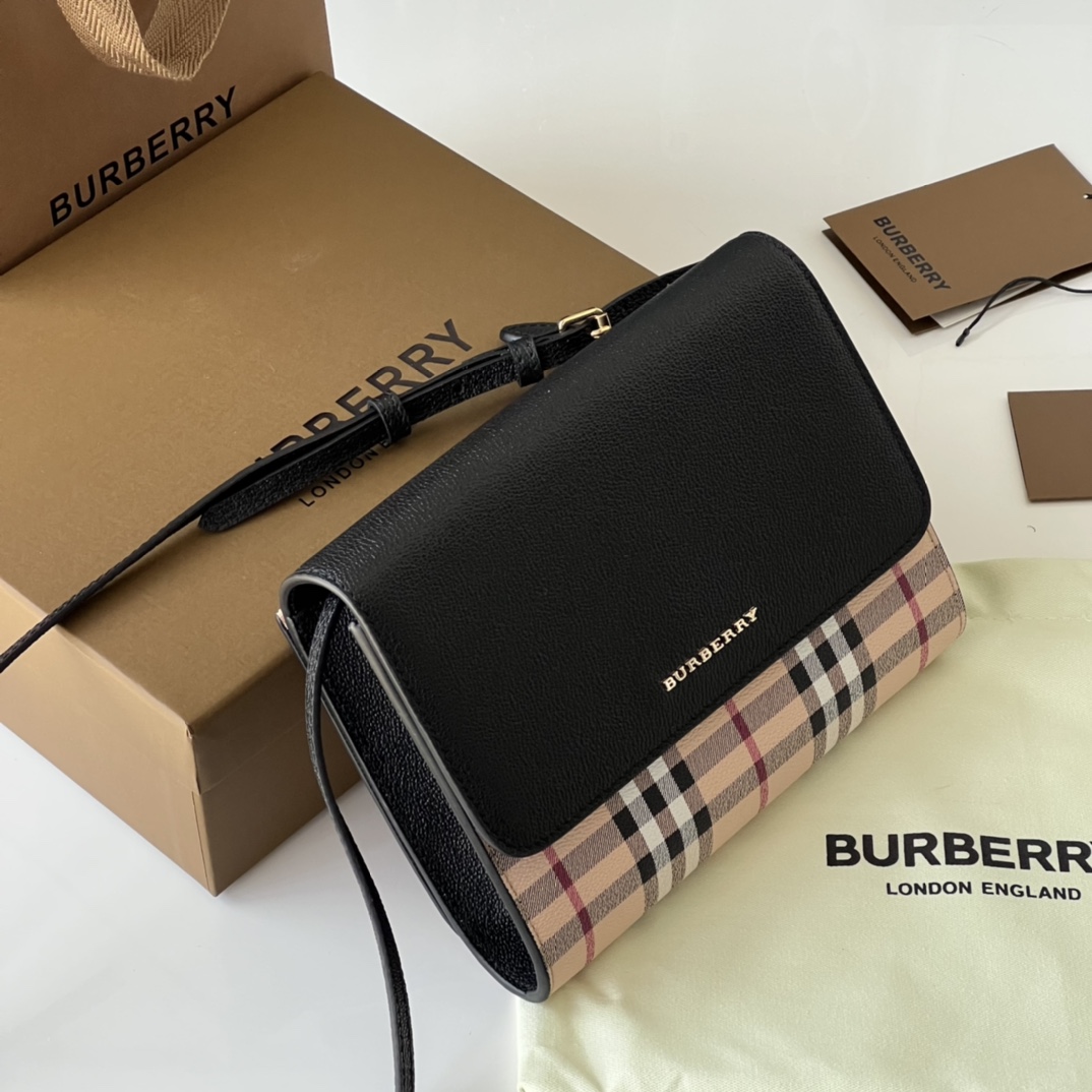 [TOP] BURBERRY Haymarket Crossbody Bag 22x17x5.5cm - Brown