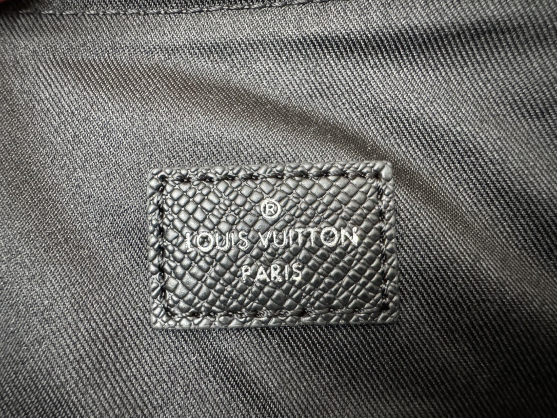 [TOP] Louis Vuitton LV Taïgarama Outdoor Backpack Taïga Leather Monogram Eclipse Canvas 37x45x19cm - Black