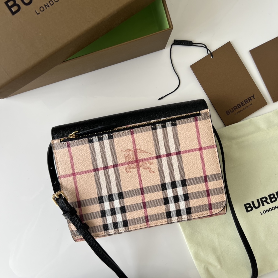 [TOP] BURBERRY Haymarket Crossbody Bag 22x17x5.5cm - Brown