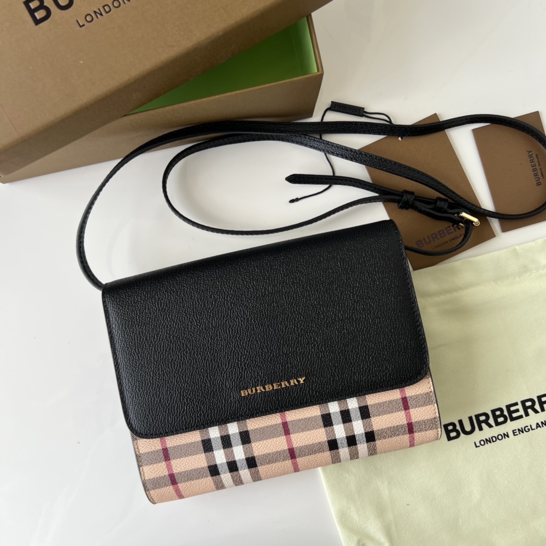[TOP] BURBERRY Haymarket Crossbody Bag 22x17x5.5cm - Brown