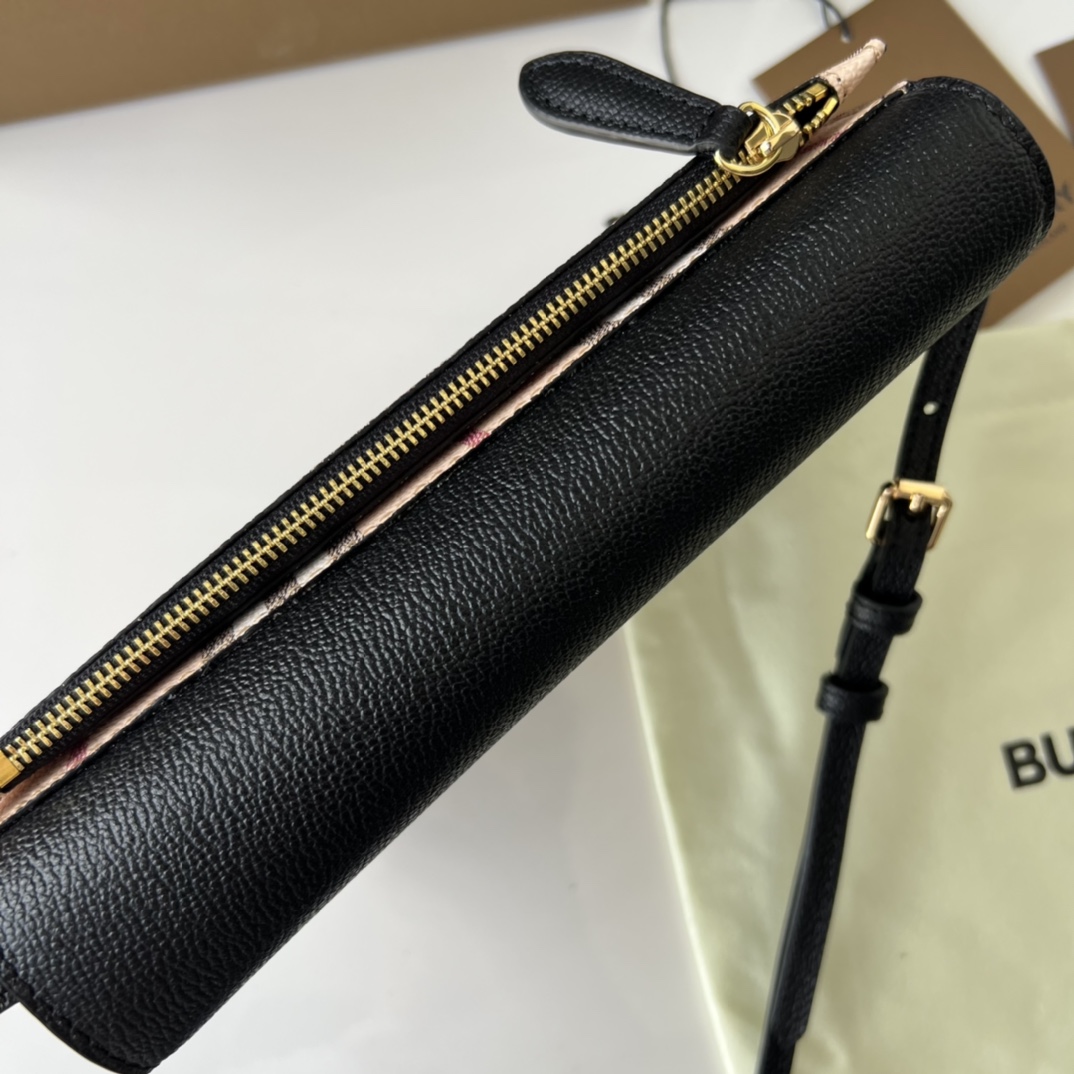 [TOP] BURBERRY Haymarket Crossbody Bag 22x17x5.5cm - Brown