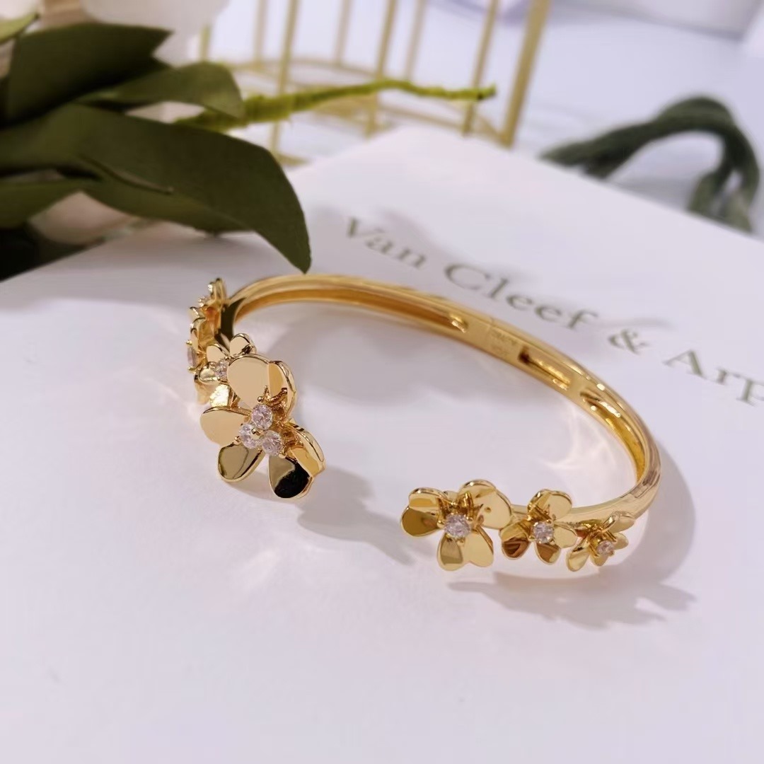[TOP] Van Cleef & Arpels VCA Bracelet - 3 Colors