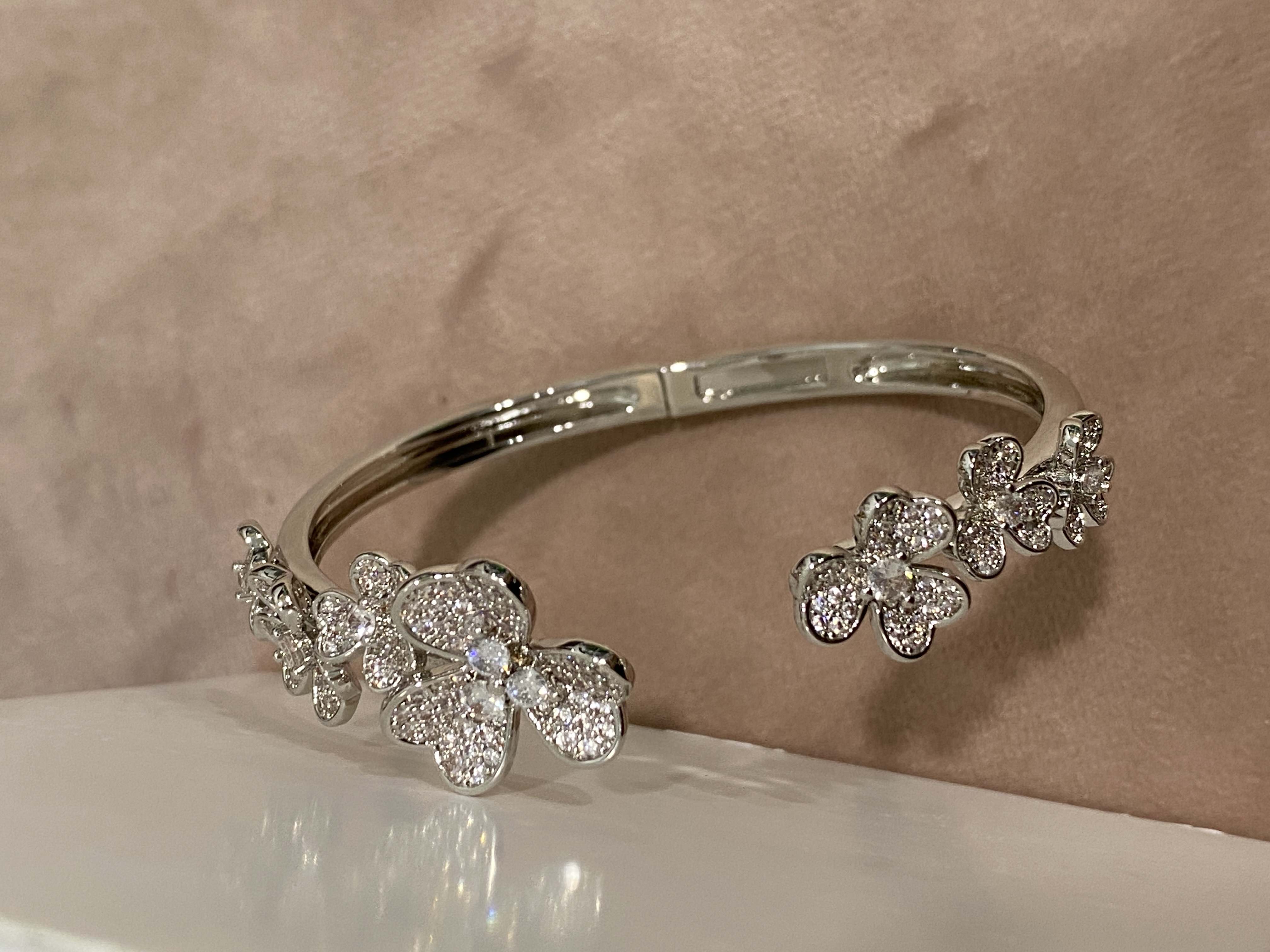 [TOP] Van Cleef & Arpels VCA Bracelet - Sliver