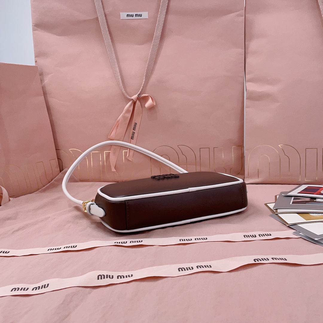 [TOP] Miu Miu Cowhide Handbag 20*10*4 cm - 2 Colour