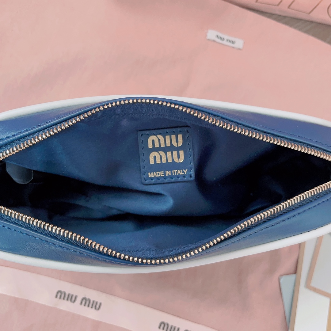 [TOP] Miu Miu Cowhide Handbag 20*10*4 cm - 2 Colour