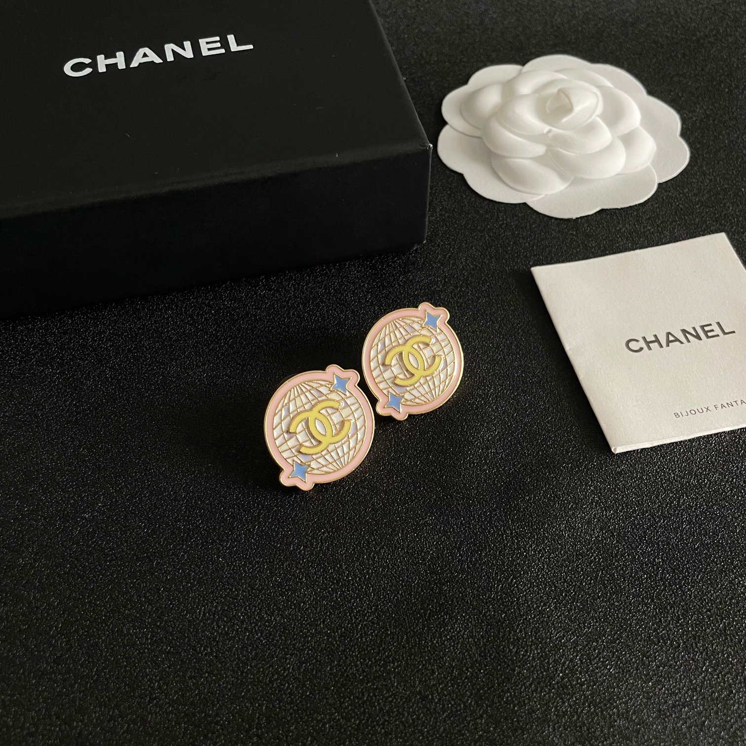 [TOP] CHANEL CC Earrings- Pink