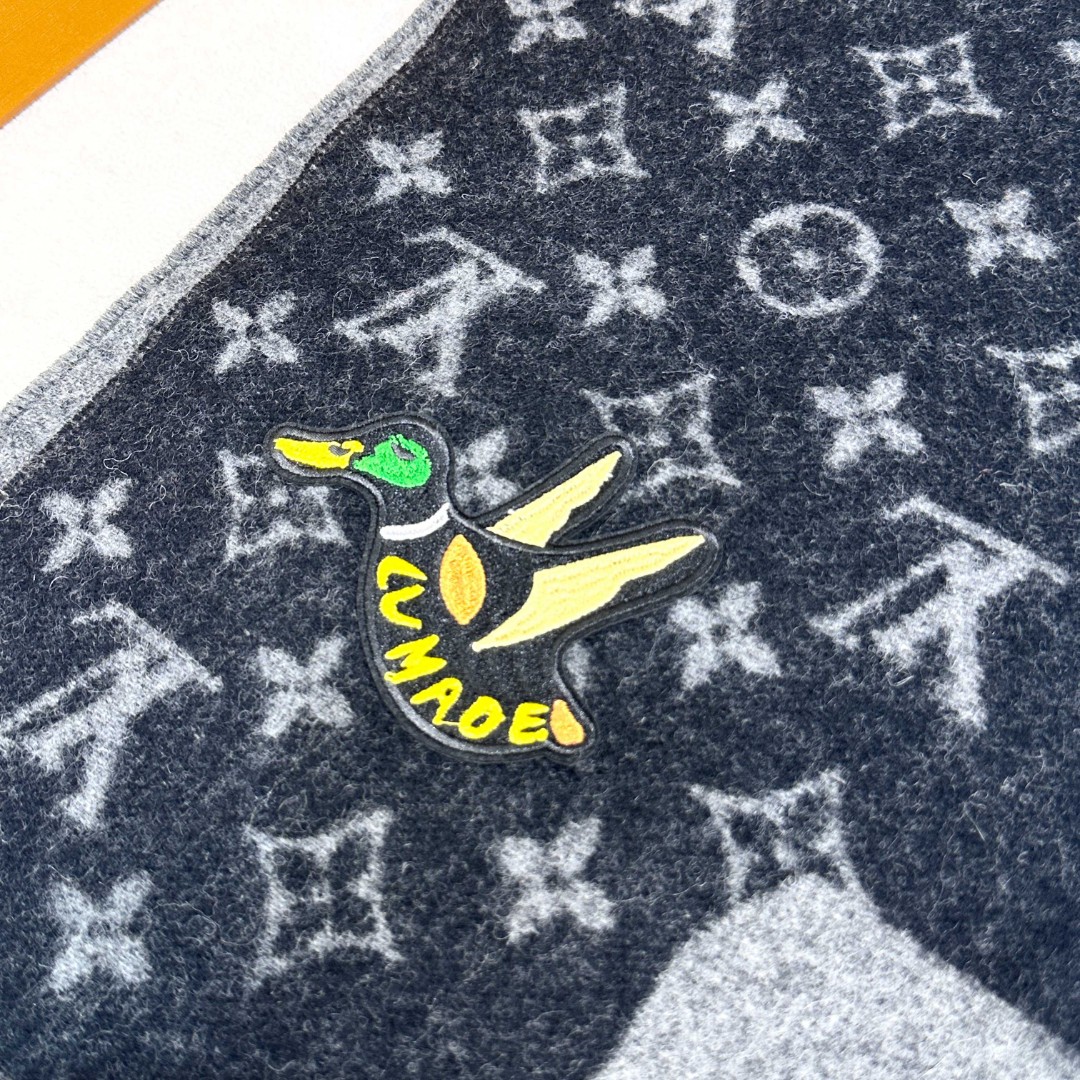 [TOP] Louis Vuitton LV Cashmare Monogram Scarf - Black