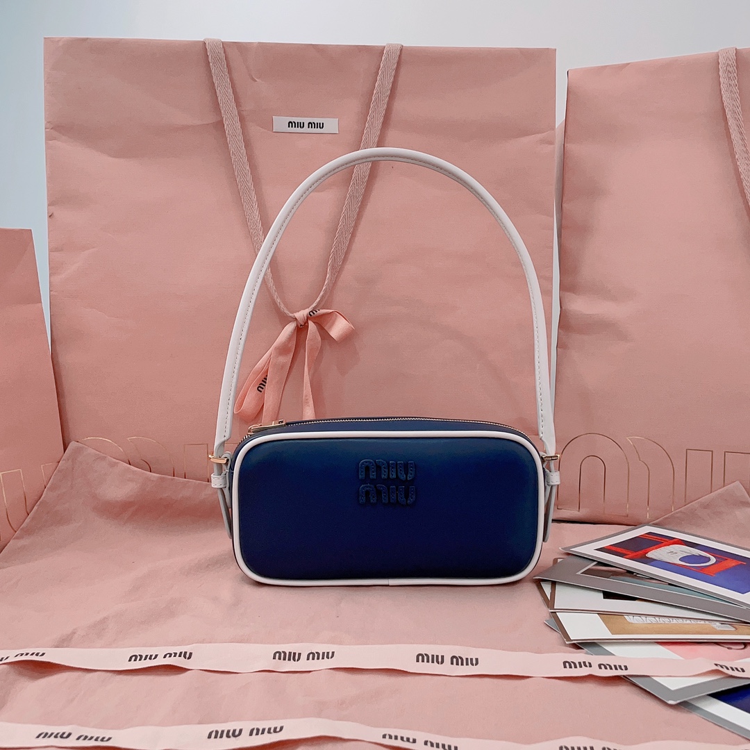 [TOP] Miu Miu Cowhide Handbag 20*10*4 cm - 2 Colour