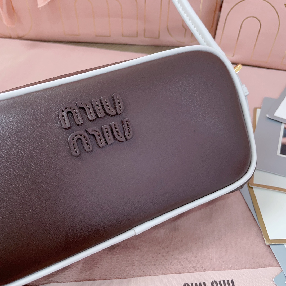 [TOP] Miu Miu Cowhide Handbag 20*10*4 cm - 2 Colour