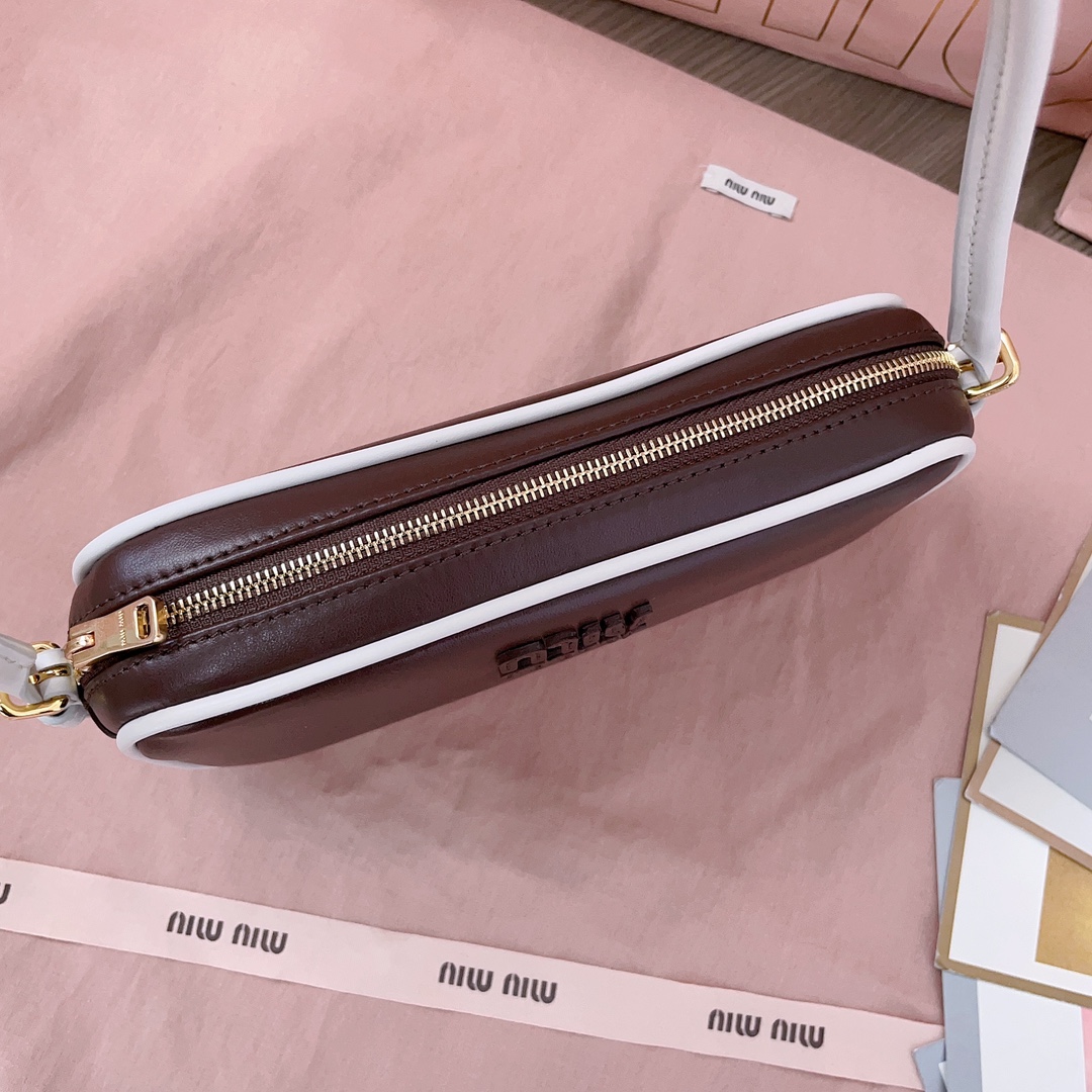 [TOP] Miu Miu Cowhide Handbag 20*10*4 cm - 2 Colour