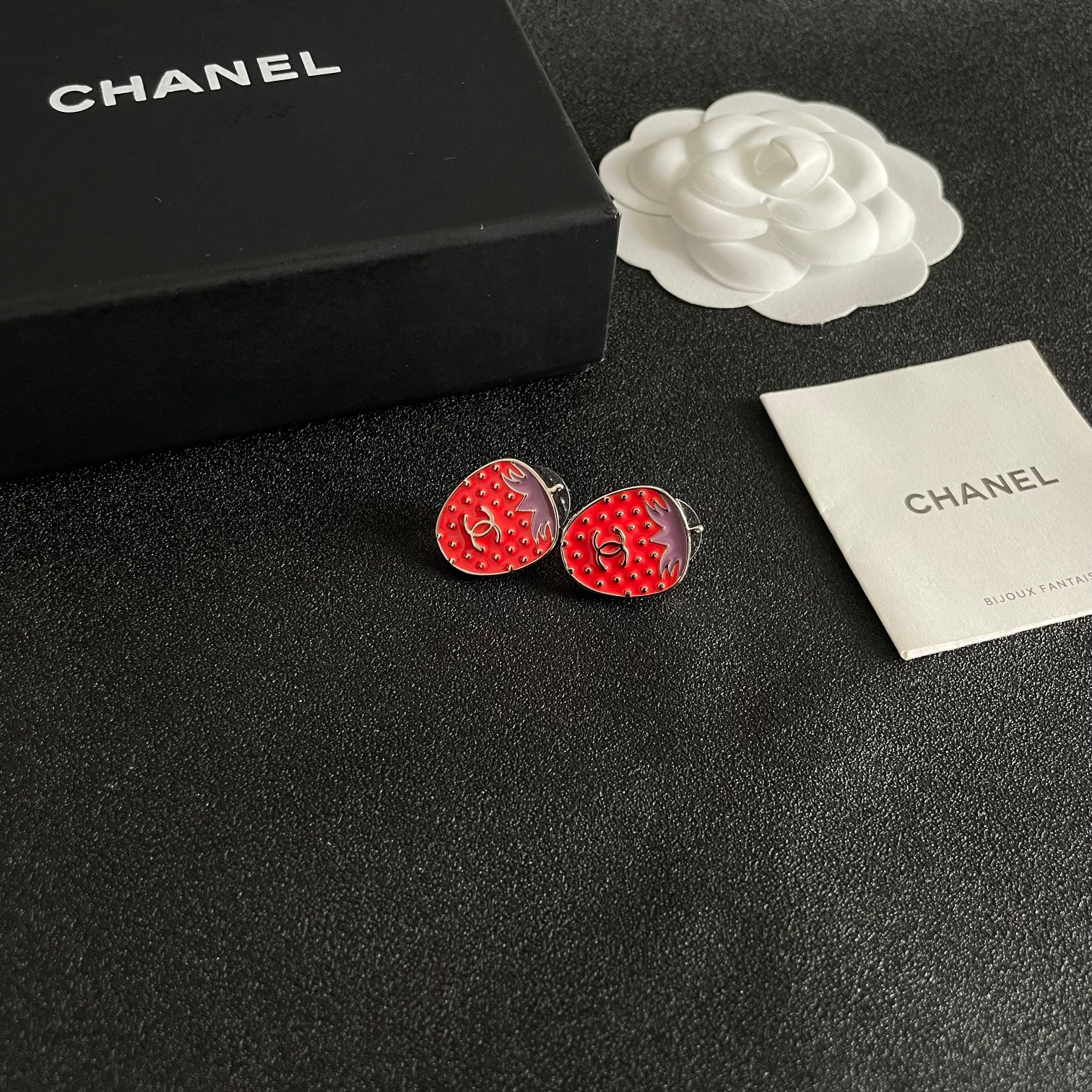 [TOP] CHANEL Strawberry Earrings- 3 Colors