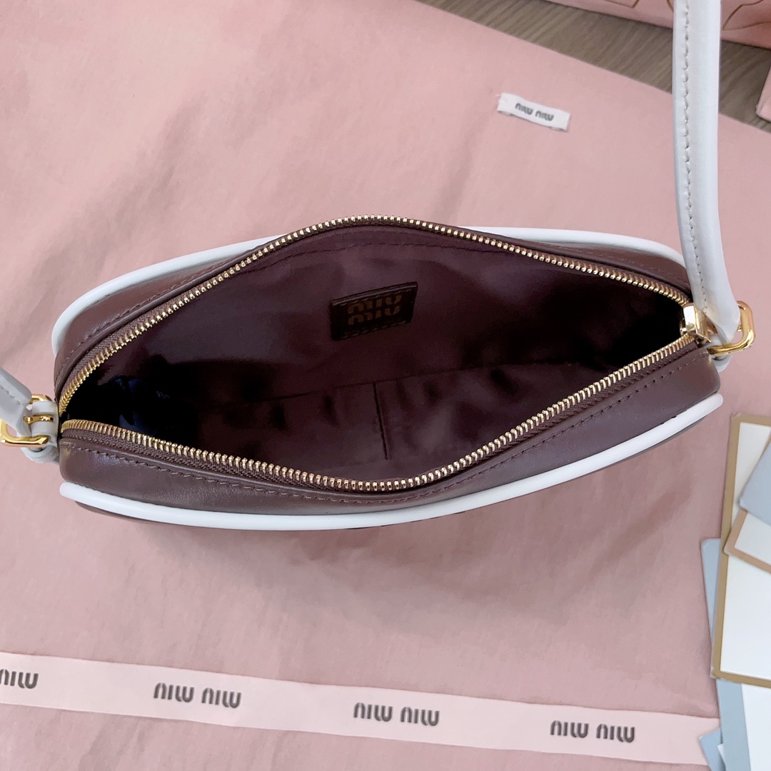 [TOP] Miu Miu Cowhide Handbag 20*10*4 cm - 2 Colour
