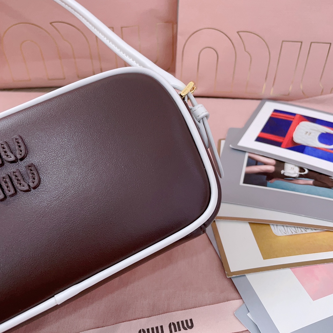 [TOP] Miu Miu Cowhide Handbag 20*10*4 cm - 2 Colour