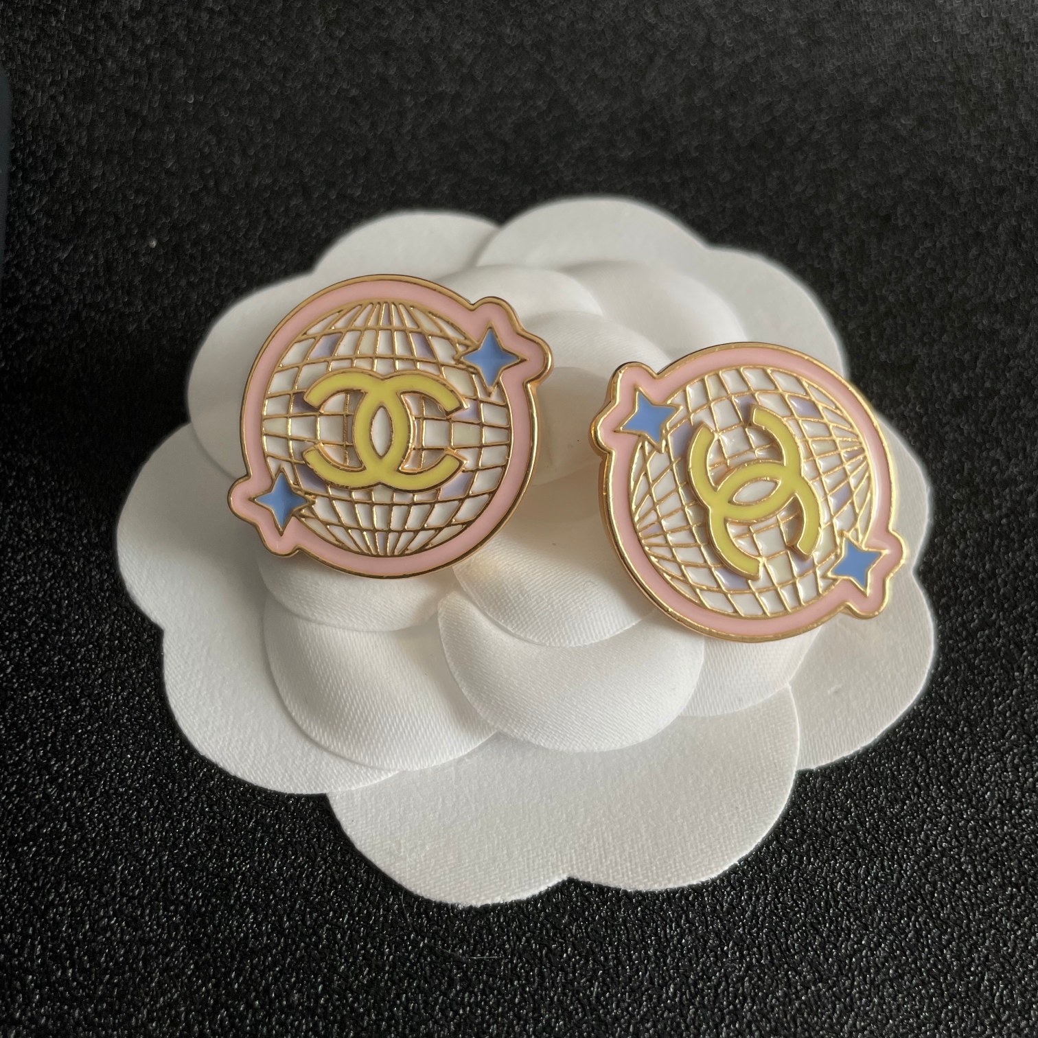 [TOP] CHANEL CC Earrings- Pink