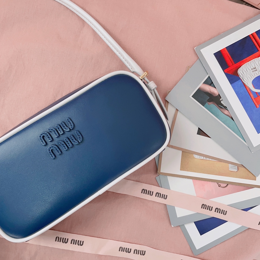 [TOP] Miu Miu Cowhide Handbag 20*10*4 cm - 2 Colour