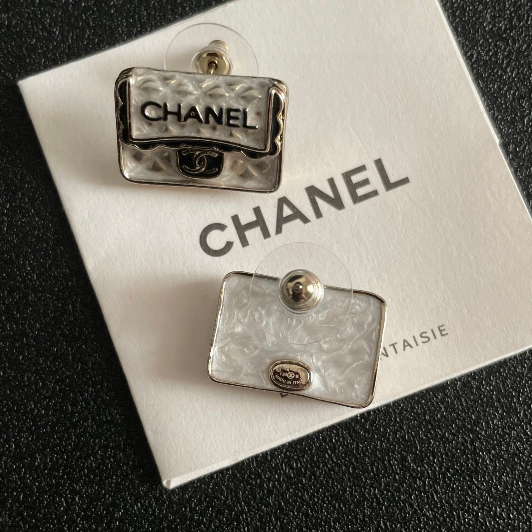 [TOP] CHANEL  Earrings- White