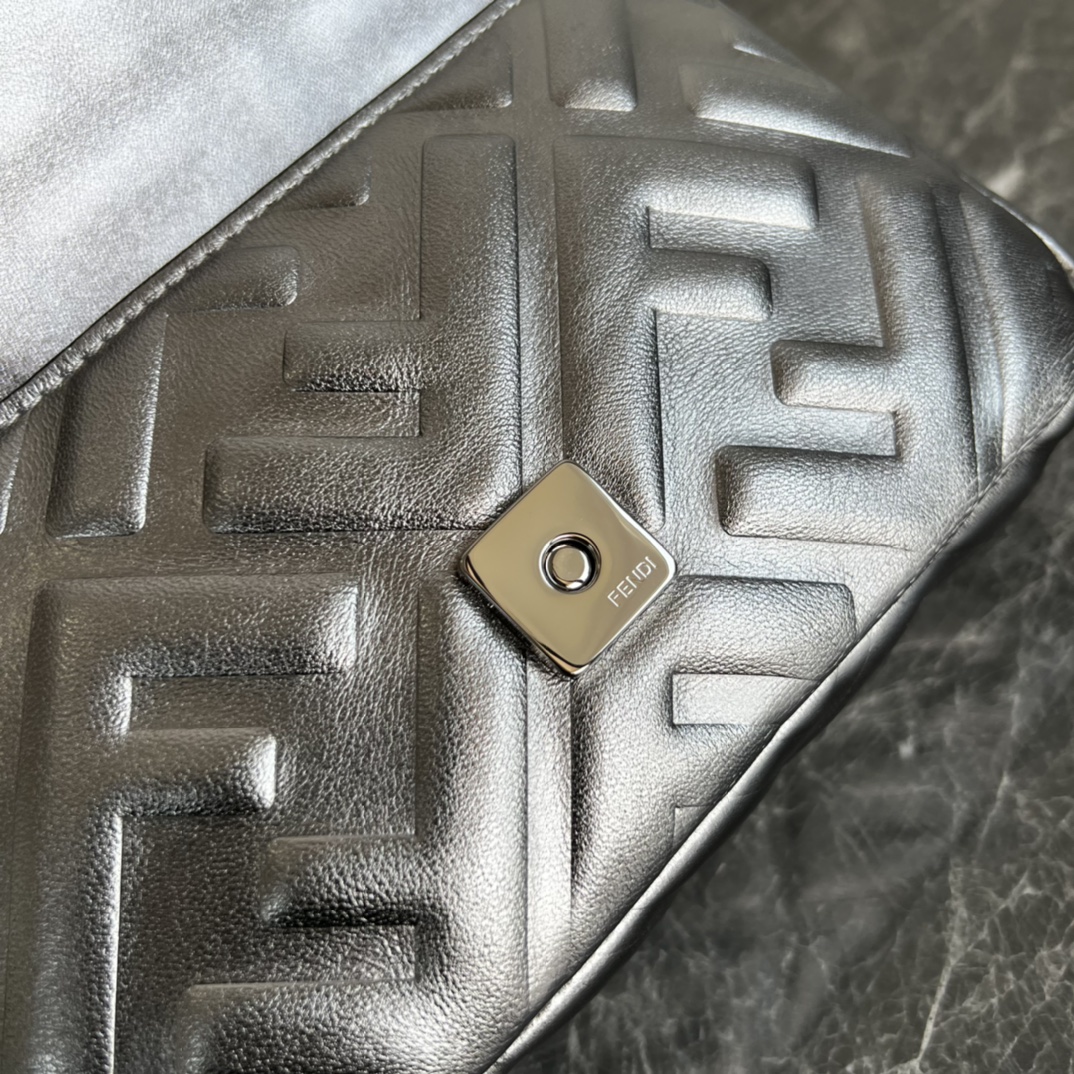 [TOP] FENDI Baguette FF Bag 19x10x4cm - Silver