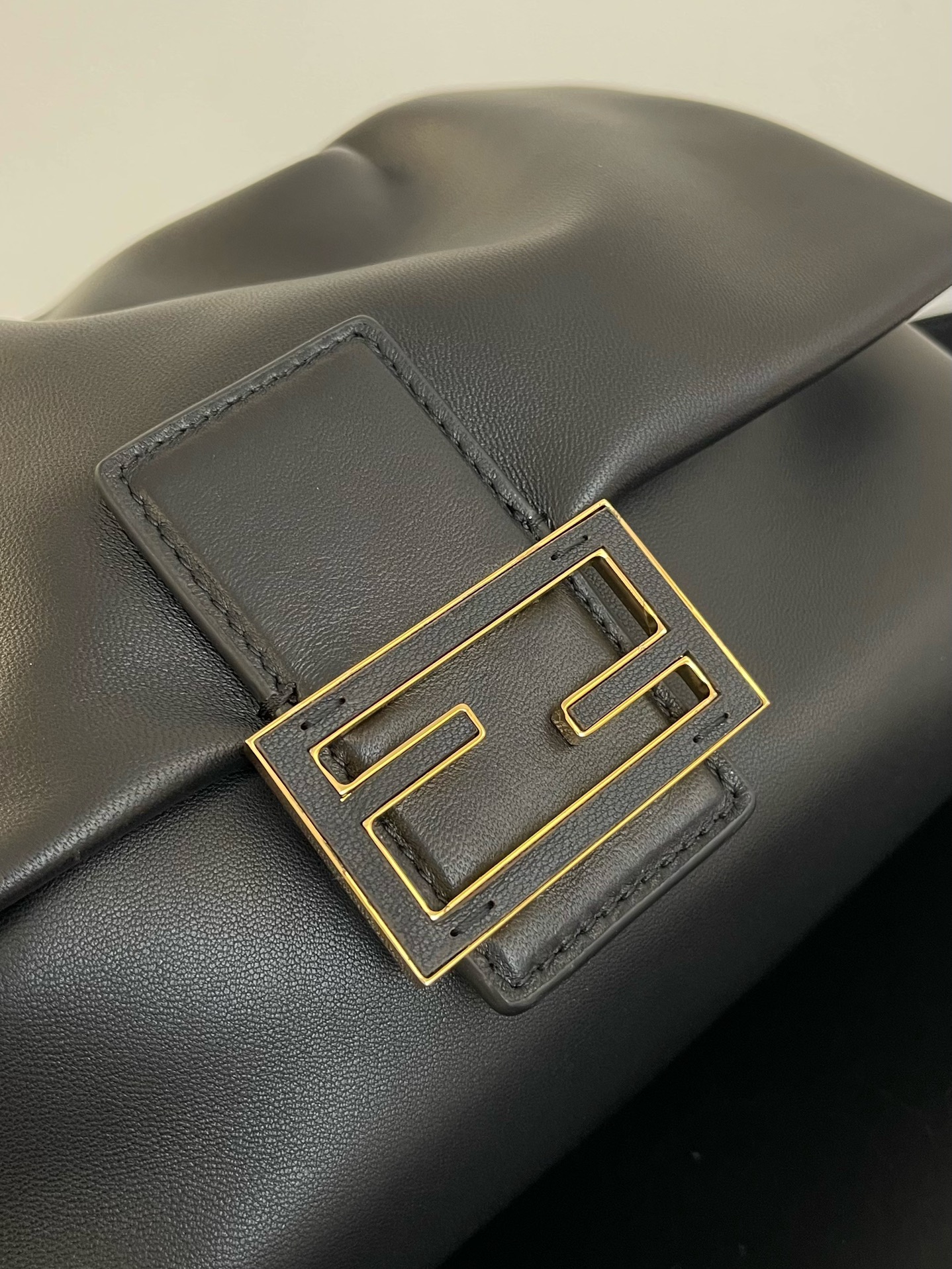 [TOP] FENDI Mamma Baguette Bag 26.5x8.5x18cm - Black