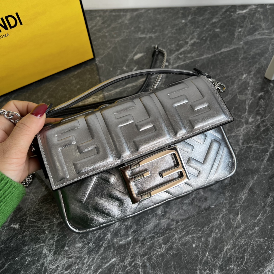 [TOP] FENDI Baguette FF Bag 19x10x4cm - Silver