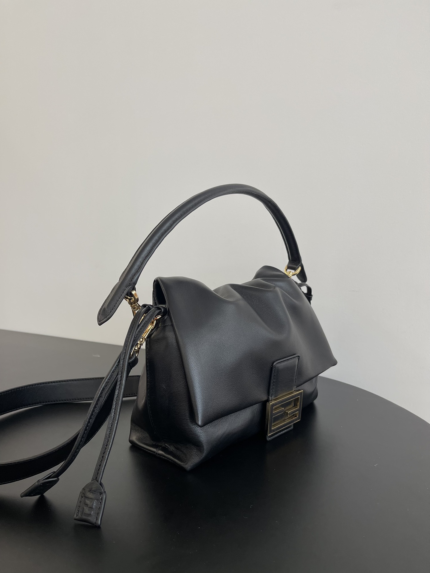 [TOP] FENDI Mamma Baguette Bag 26.5x8.5x18cm - Black