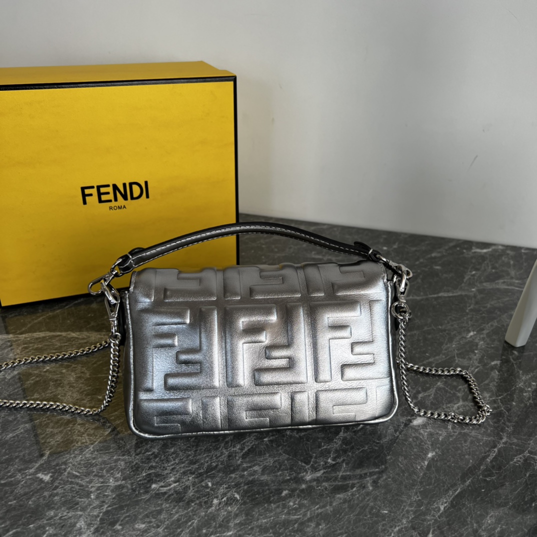 [TOP] FENDI Baguette FF Bag 19x10x4cm - Silver