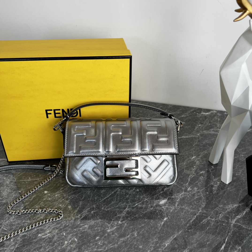 [TOP] FENDI Baguette FF Bag 19x10x4cm - Silver