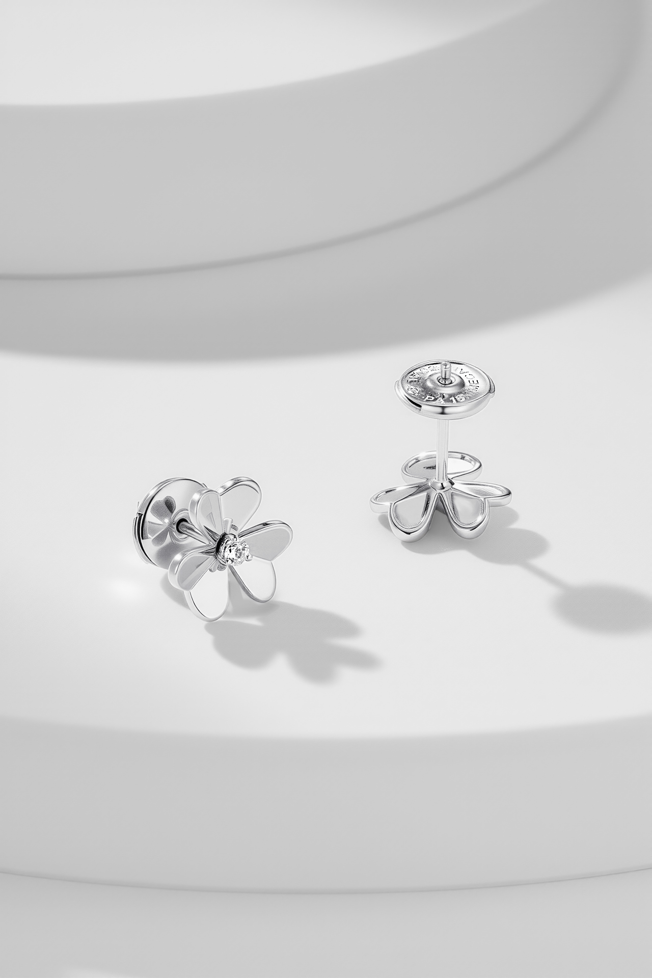 [TOP] Van Cleef & Arpels  Earrings-Sliver