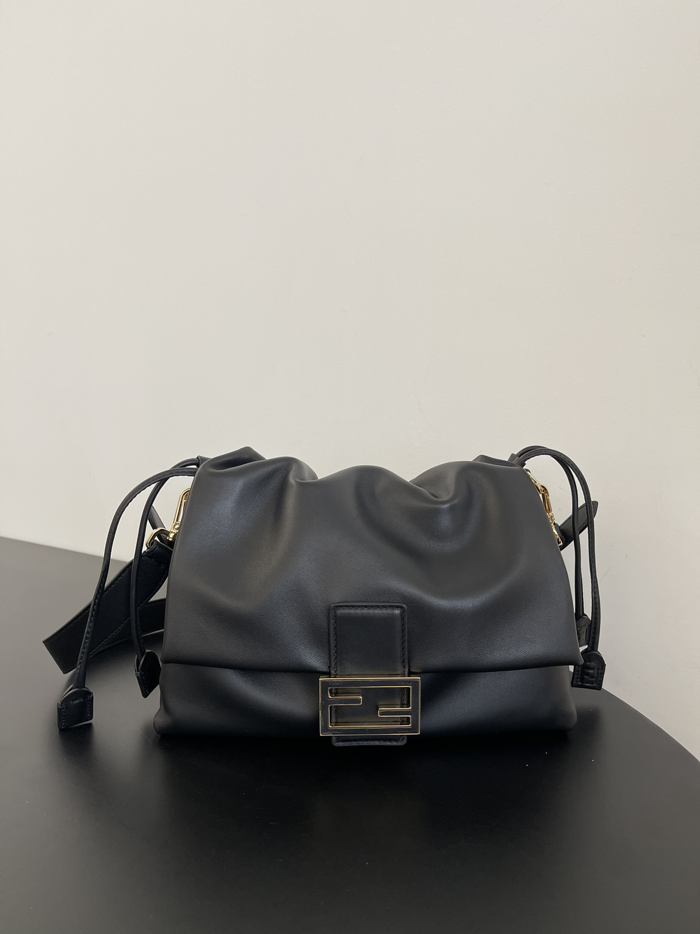 [TOP] FENDI Mamma Baguette Bag 26.5x8.5x18cm - Black