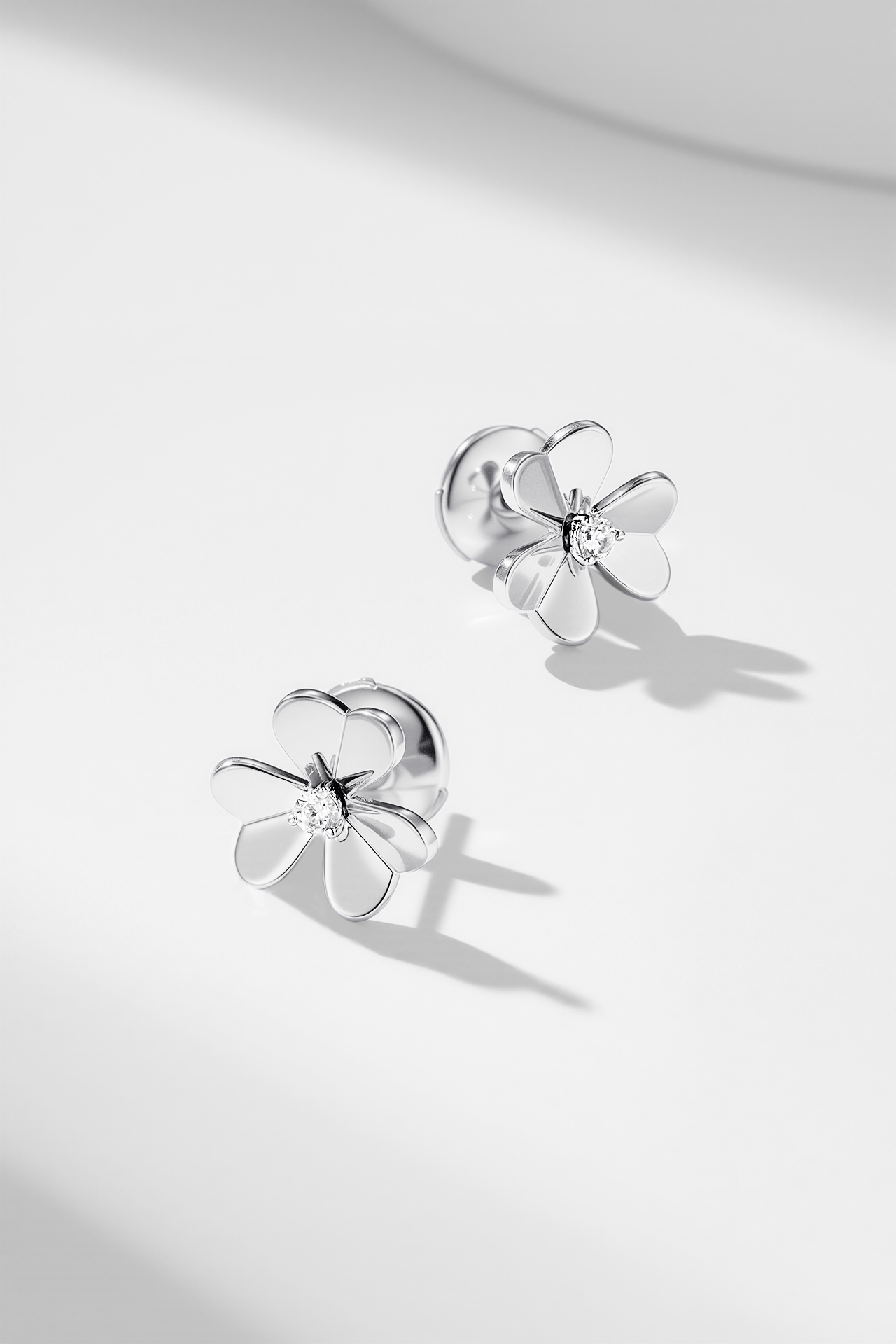 [TOP] Van Cleef & Arpels  Earrings-Sliver