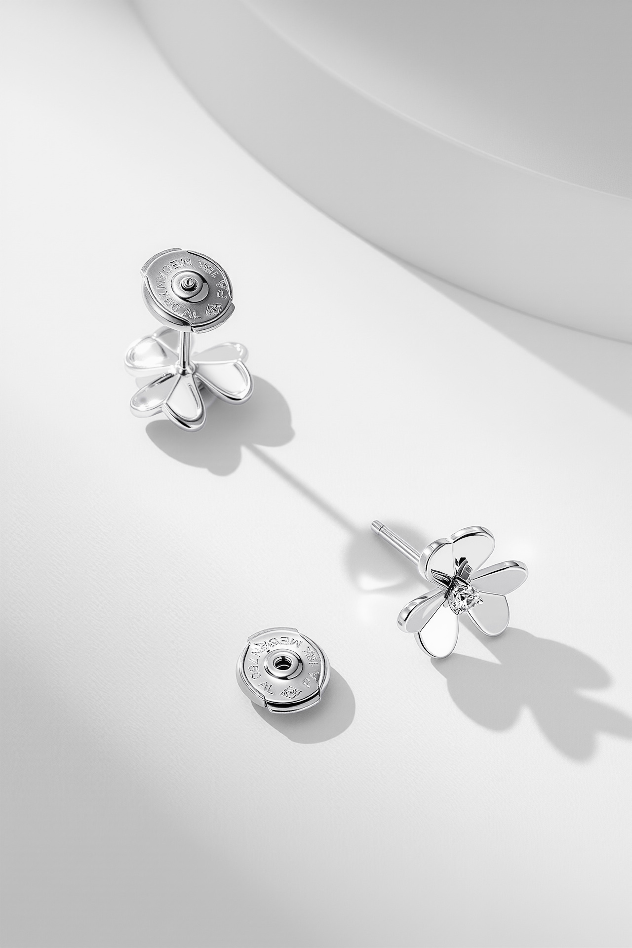 [TOP] Van Cleef & Arpels  Earrings-Sliver
