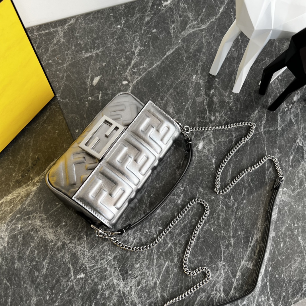 [TOP] FENDI Baguette FF Bag 19x10x4cm - Silver
