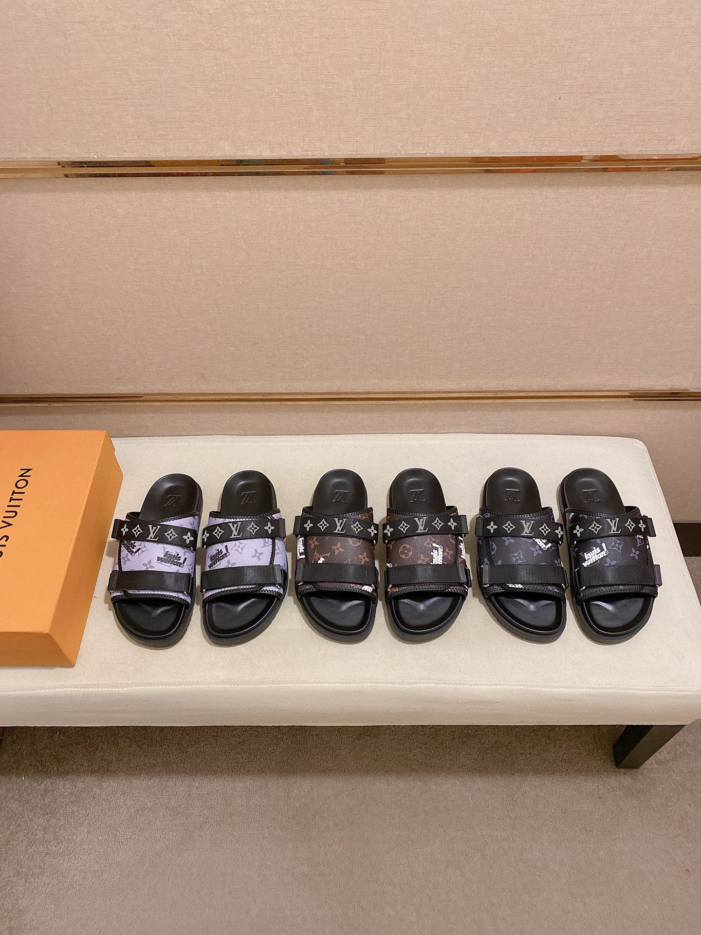 [TOP] Louis Vuitton LV Men's Slippers - 3 Colors