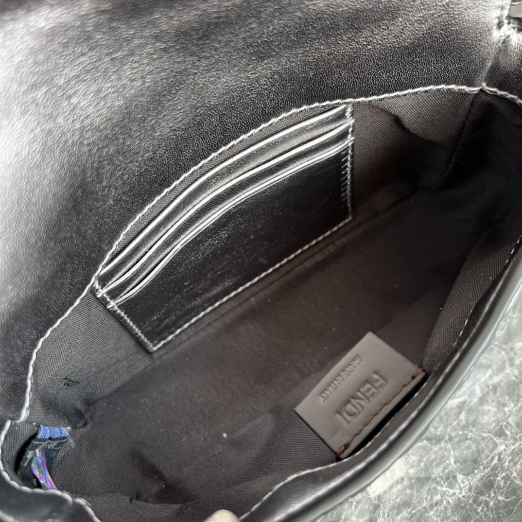 [TOP] FENDI Baguette FF Bag 19x10x4cm - Silver