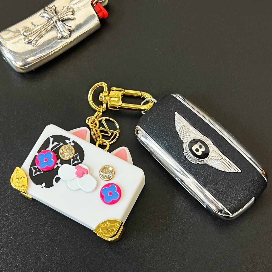 [TOP] Louis Vuitton LV Cat Trunk Keychain-White