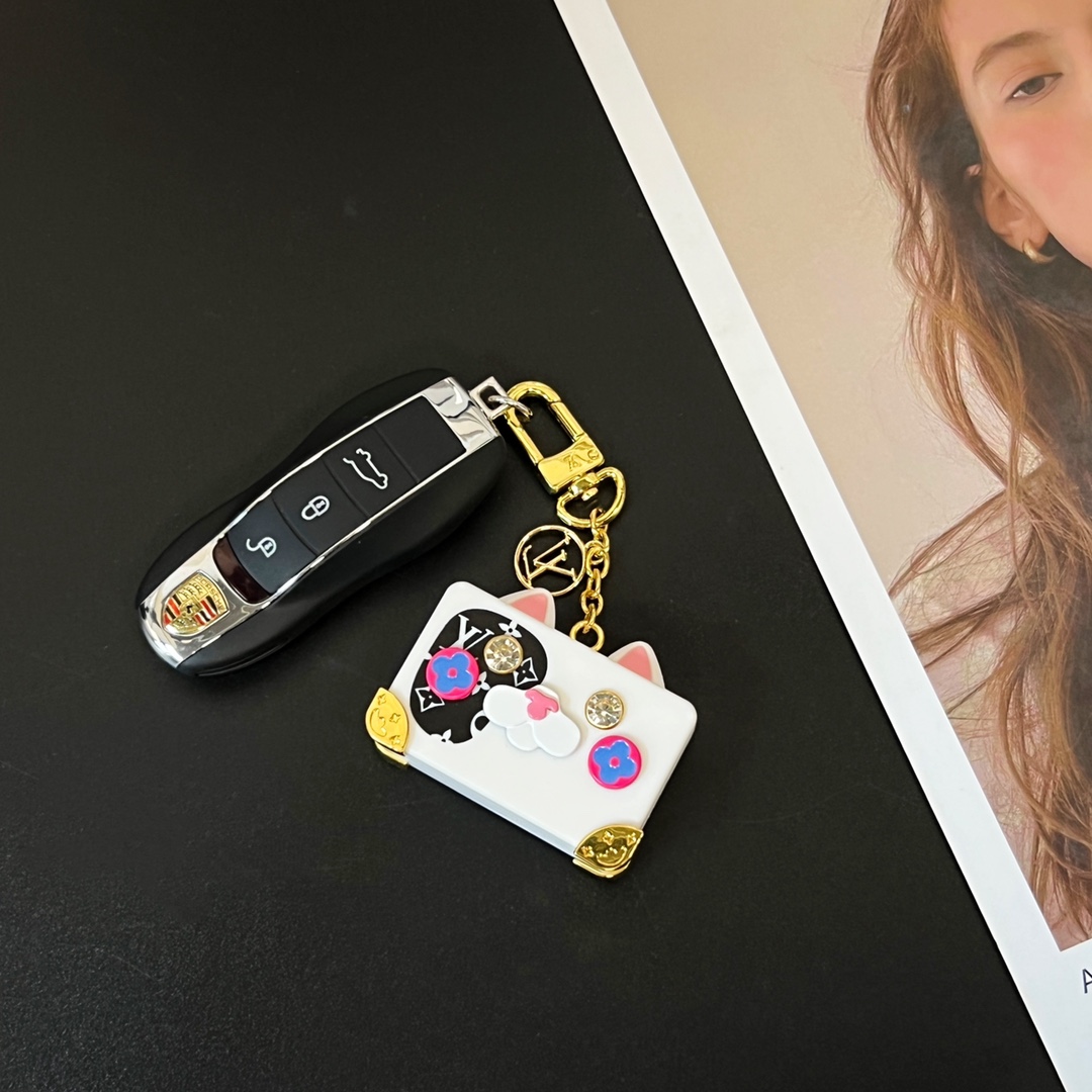 [TOP] Louis Vuitton LV Cat Trunk Keychain-White