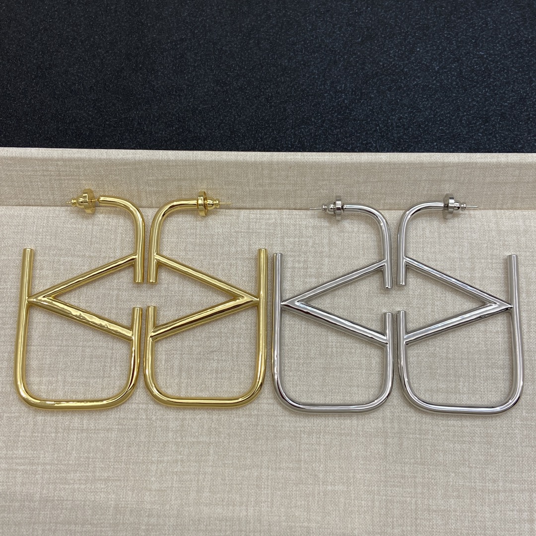 [TOP] VALENTINO  Earrings - 2 Color