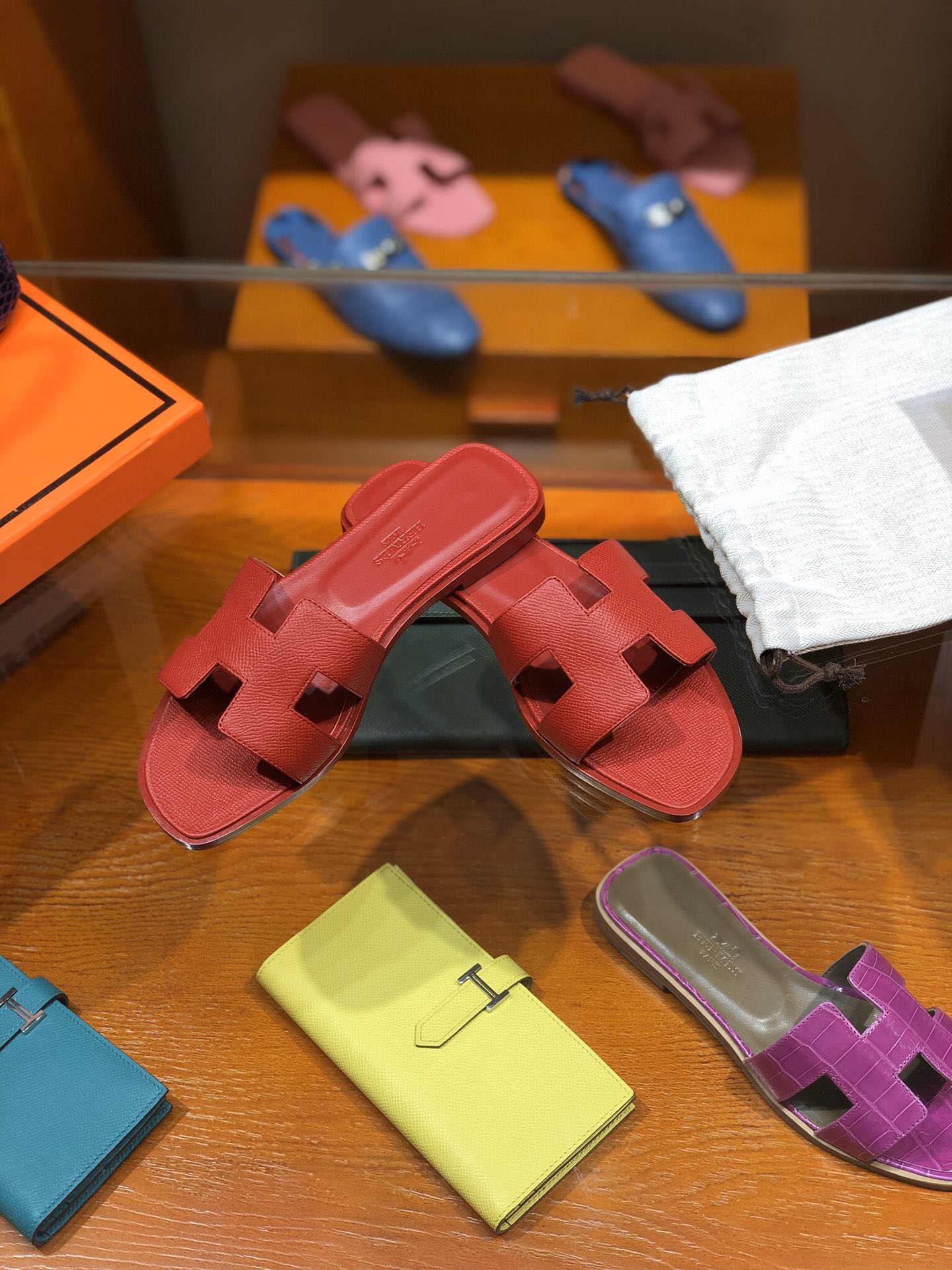 [TOP] HERMES Slippers - Red