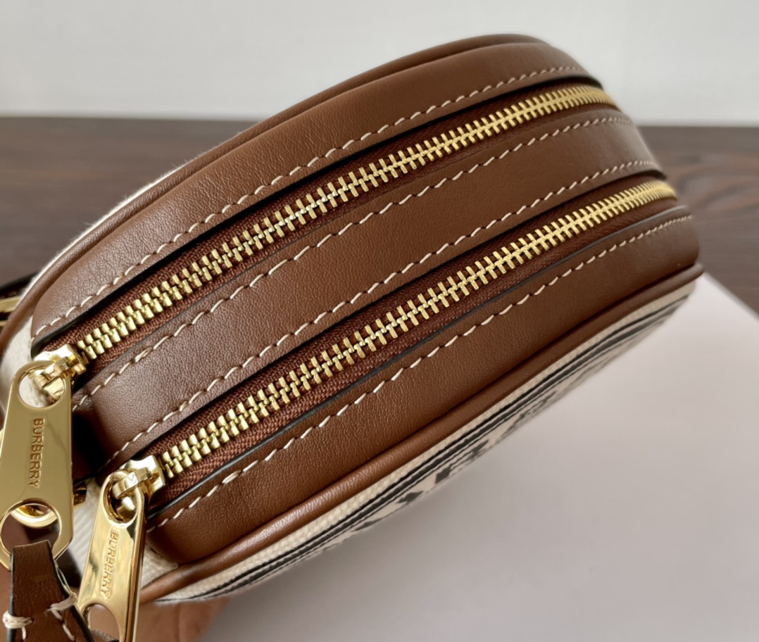 [TOP] BURBERRY Circle Bag 18/18/8.5cm - Beige