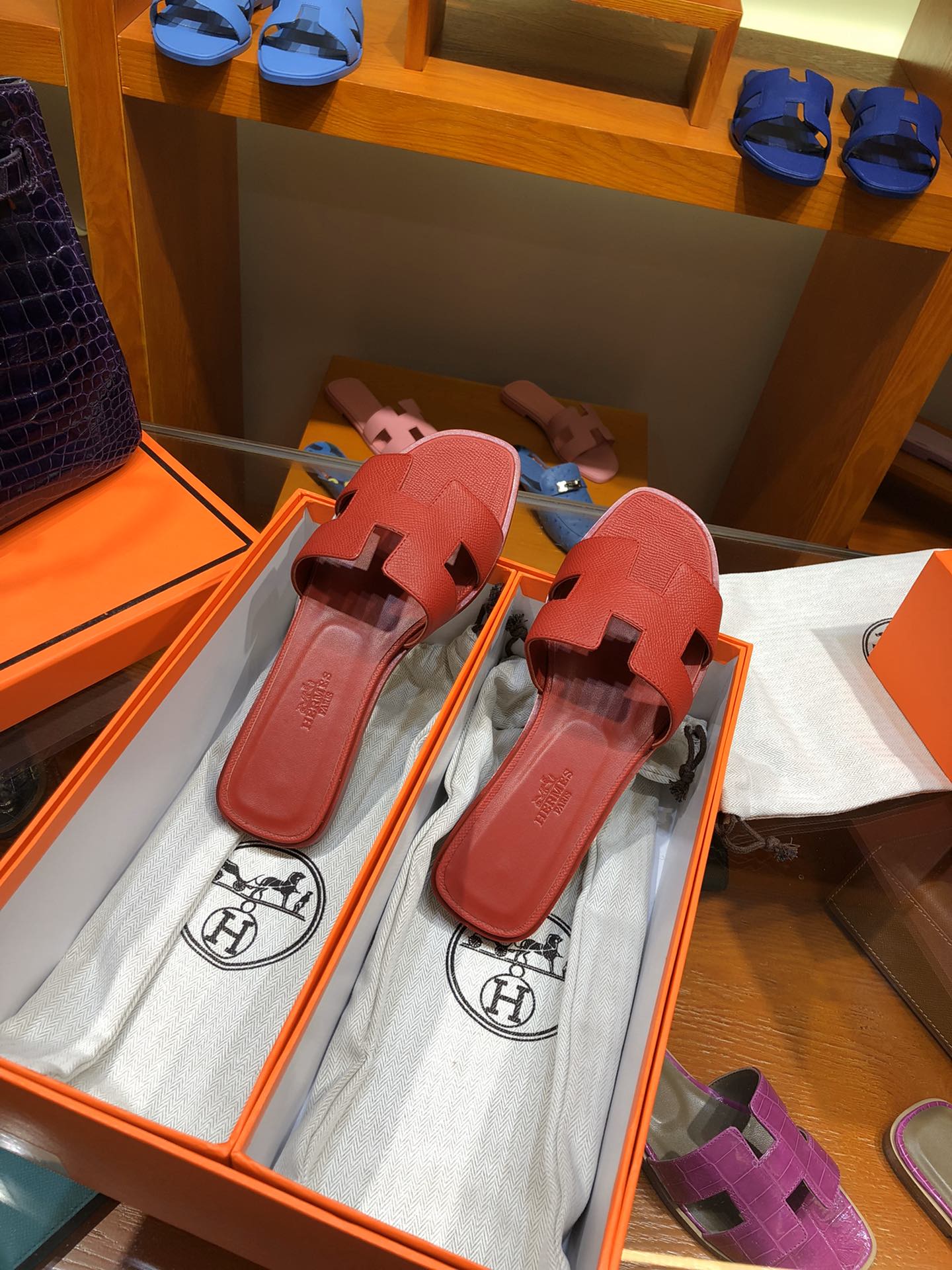 [TOP] HERMES Slippers - Red