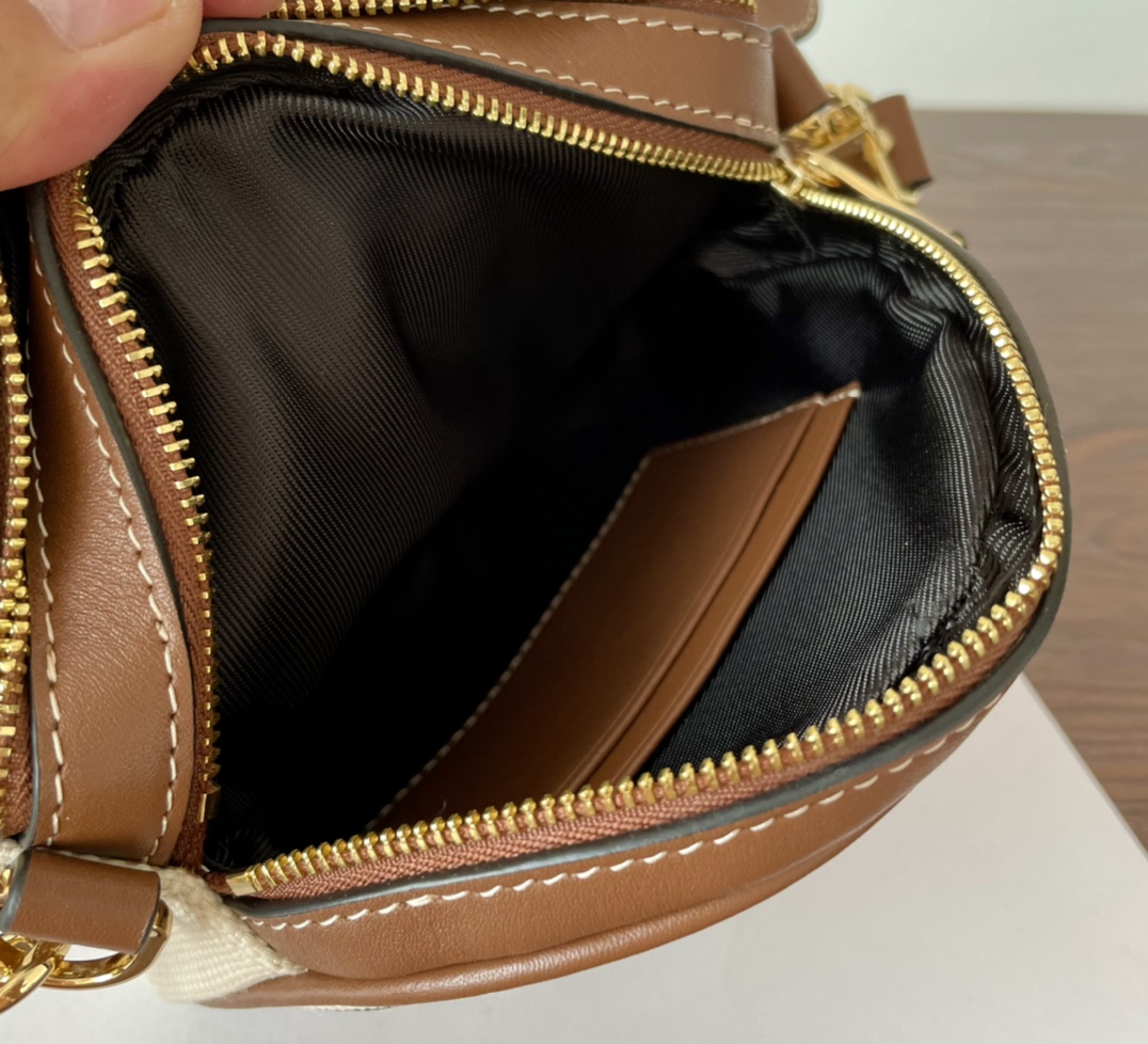 [TOP] BURBERRY Circle Bag 18/18/8.5cm - Beige