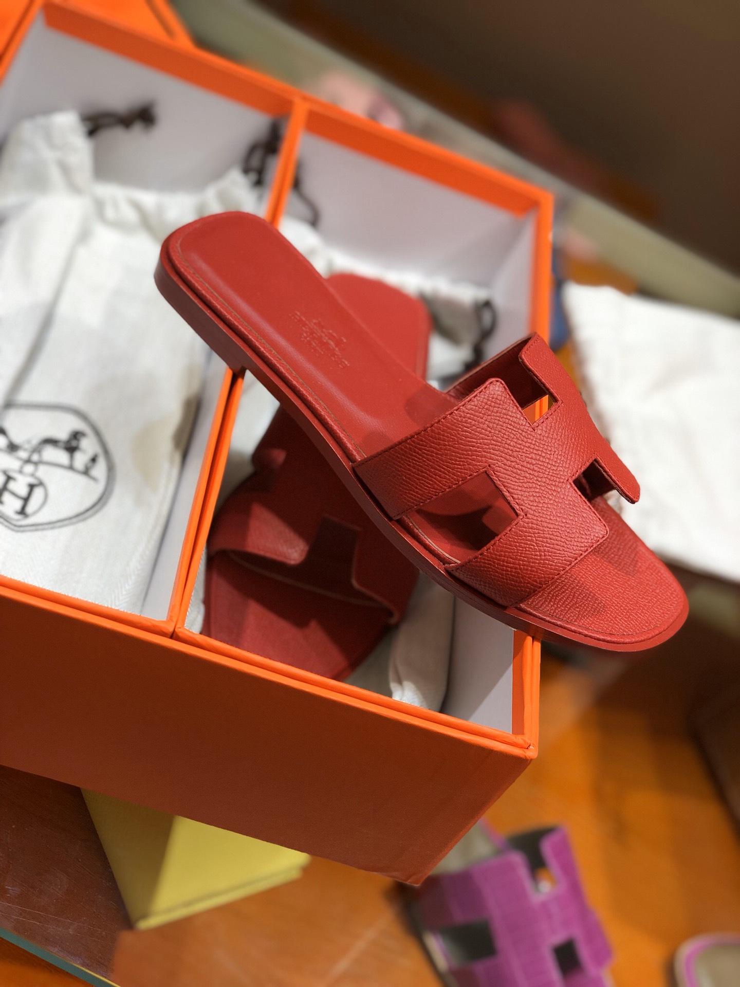 [TOP] HERMES Slippers - Red