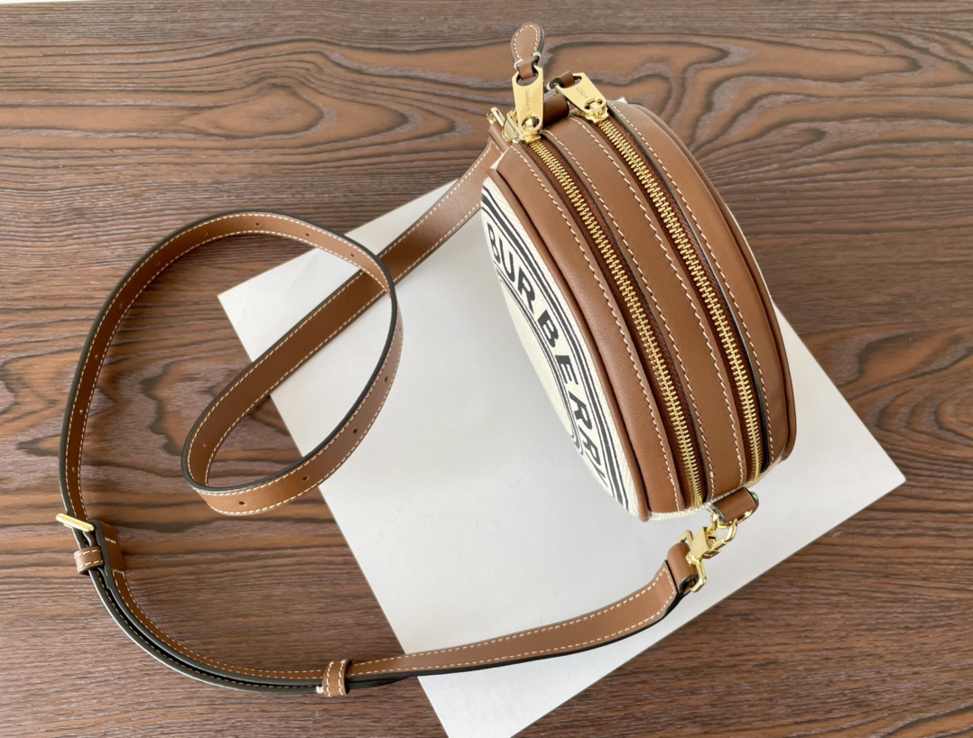 [TOP] BURBERRY Circle Bag 18/18/8.5cm - Beige
