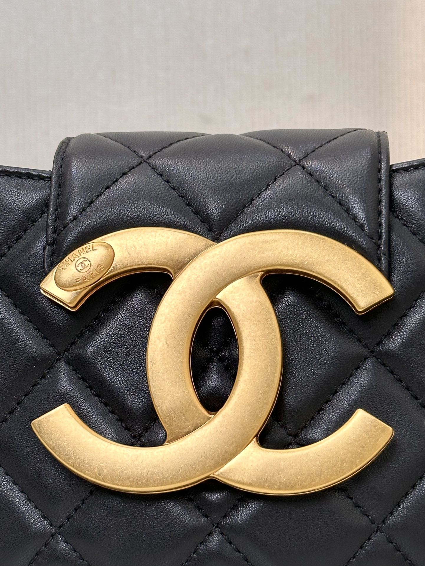 [TOP] CHANEL Retro Metal LOGO Leather Rhombus Bag 21×14×5cm - GHW&Black
