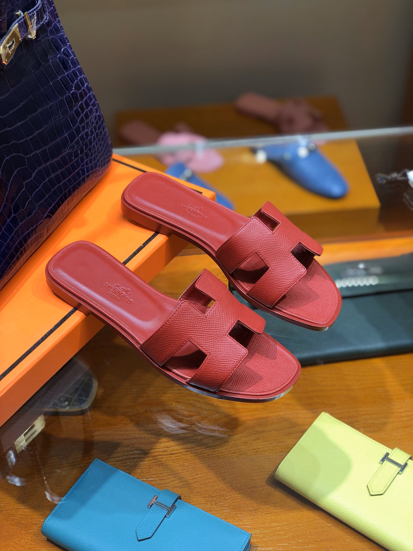 [TOP] HERMES Slippers - Red